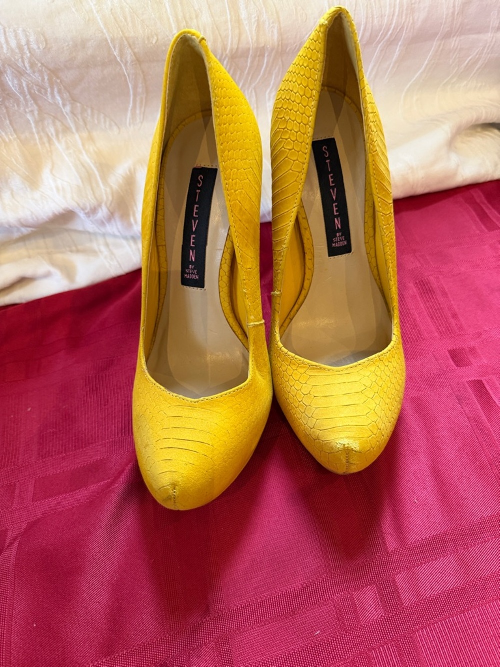 Steve Madden Bright Yellow Textured Pointed-Toe Pumps